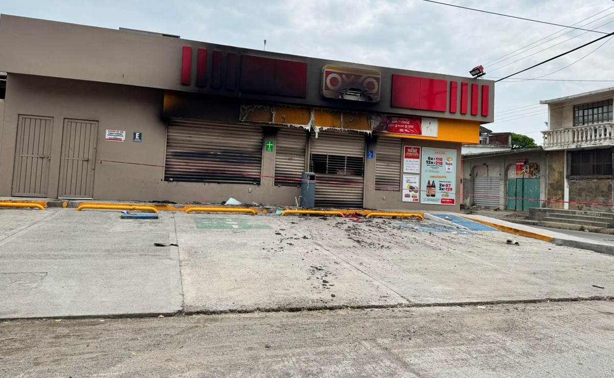 Todas las tiendas OXXO de Juchitán, como 10 al parecer, no abrieron al público, se mantuvieron cerradas hasta nuevo aviso. Foto: Especial