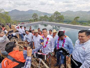 Entrega Murat sistema para captación de agua y da banderazo a reforestación