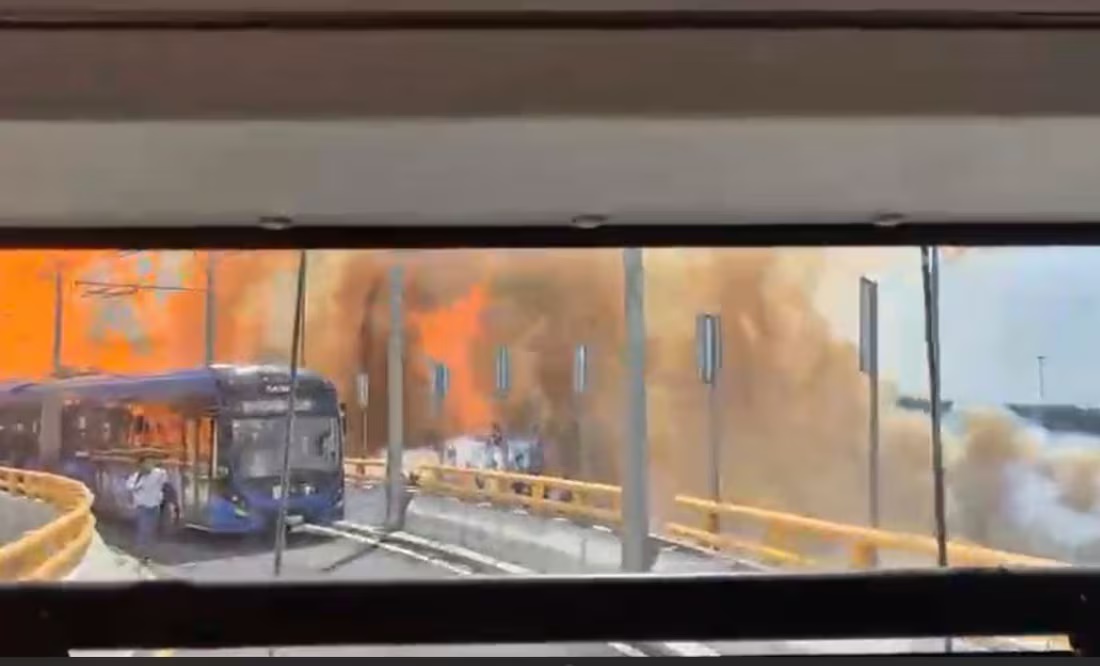 VIDEO: Captan el momento exacto de la explosión de pipa de gas en CDMX; pasajeros de trolebús entran en pánico