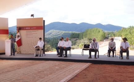 Caminos rurales en Oaxaca estarán terminados antes de fin de sexenio: AMLO
