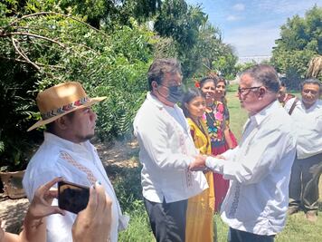 Embajador de Venezuela recorre comunidades de Oaxaca y se entrevista con dirigentes sociales del Istmo