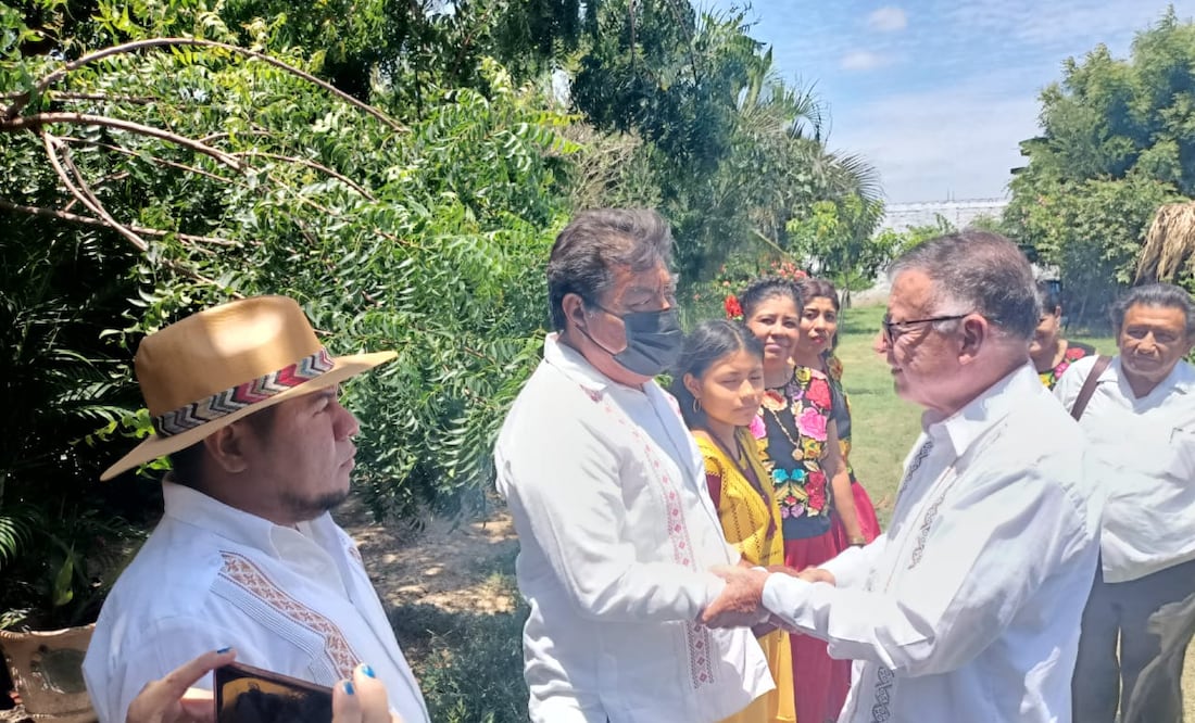 Embajador de Venezuela recorre comunidades de Oaxaca y se entrevista con dirigentes sociales del Istmo