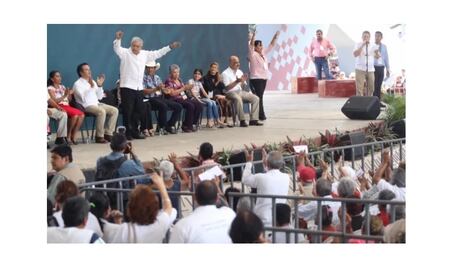 "¿Debo contestar a Trump?", pregunta AMLO en acto público