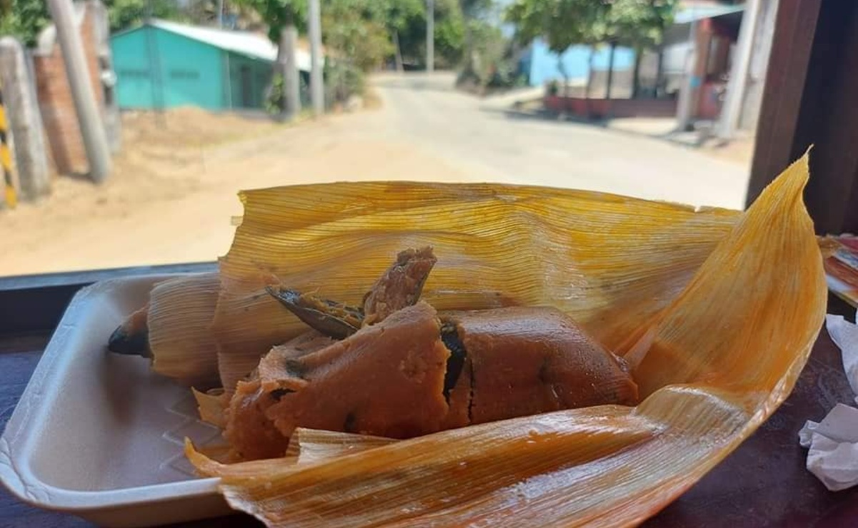 Los tamales de tichinda, joya culinaria de la cocina afro oaxaqueña, combinan mariscos, maíz y sabores tradicionales en una receta única y sostenible. Foto: Paraíso Escondido Zapotalito.