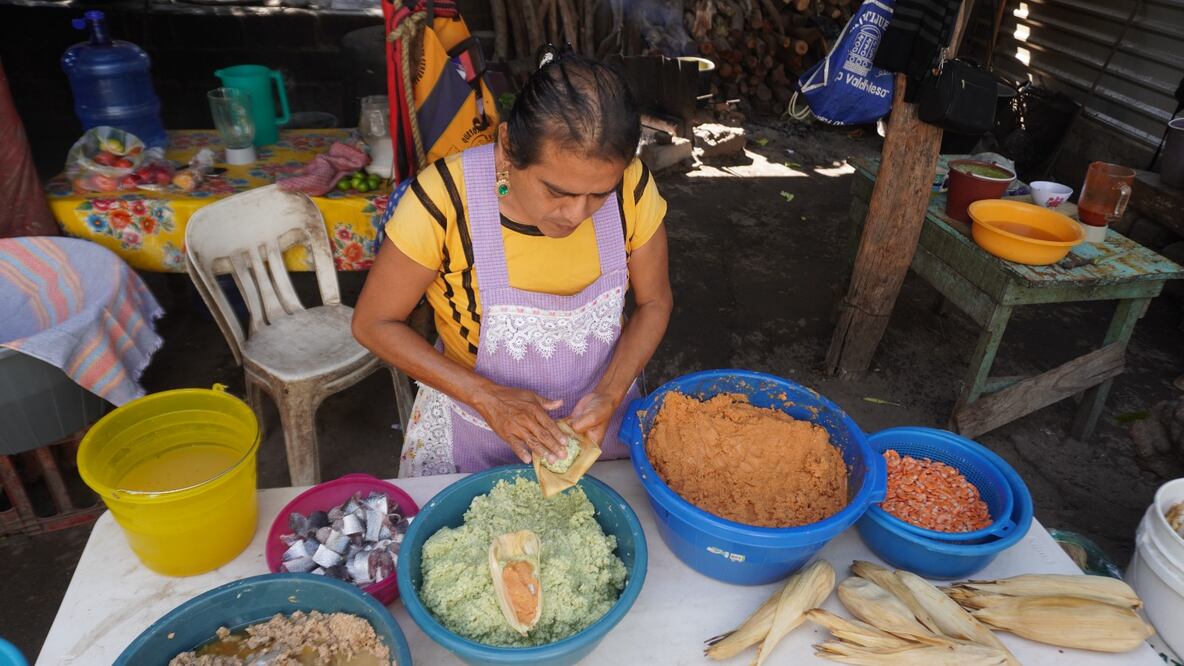 Aumento de precios en Oaxaca amenaza la tradición zapoteca de comer tamales. Foto: Rusvel Rasgado