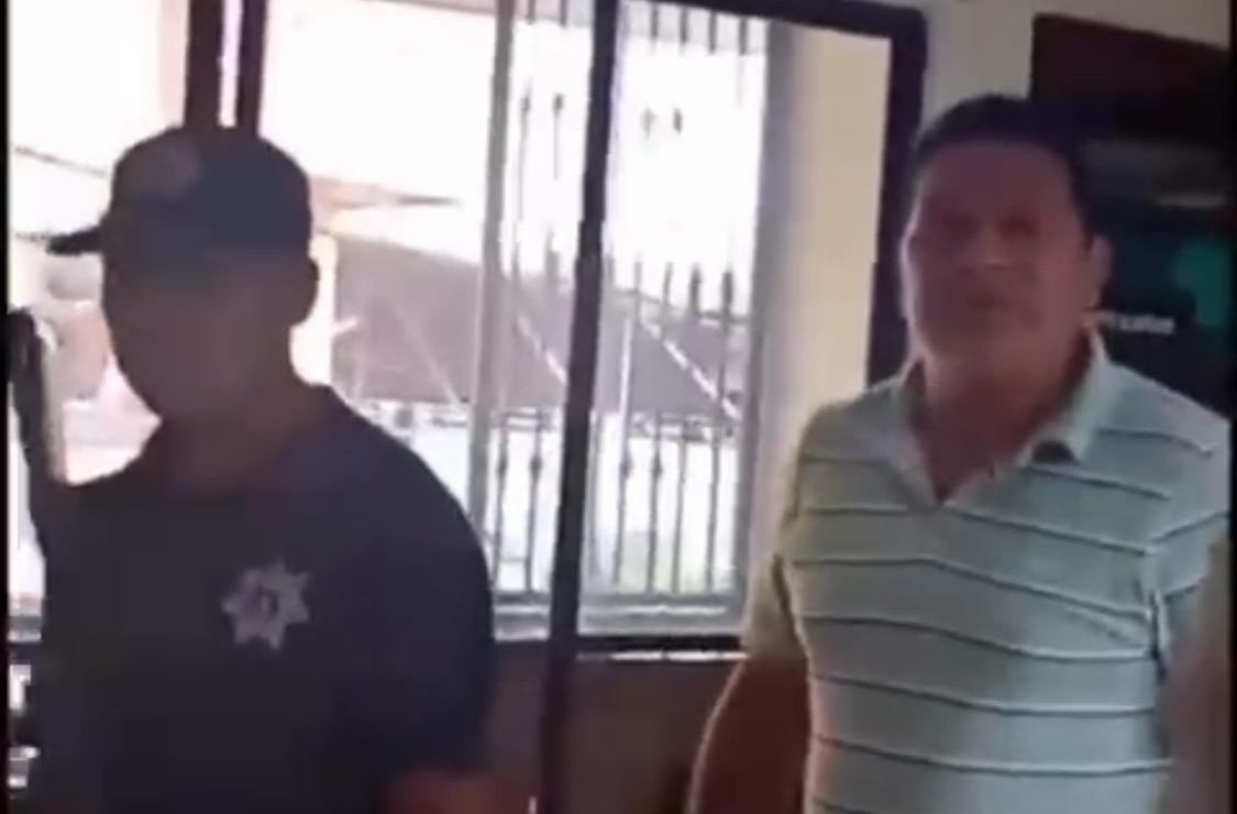 Tesorero de Pluma Hidalgo, Oaxaca, denuncia agresión y falsificación de su firma y sellos por parte del edil