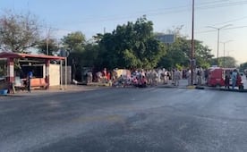 Familiares de personas detenidas bloquearon por segundo día la carretera Transístmica, entre Juchitán y Tehuantepec  