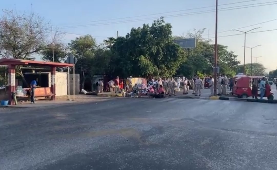 Segundo día de bloqueo en la carretera Transístmica. Foto: Cortesía