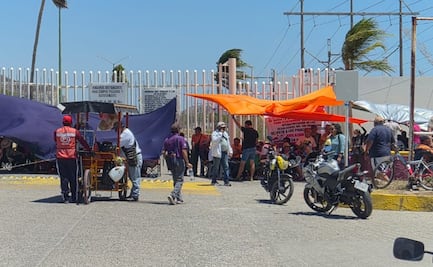 Maestros de la Sección 22 del SNTE bloquean la refinería de Salina Cruz en su tercer día de paro laboral