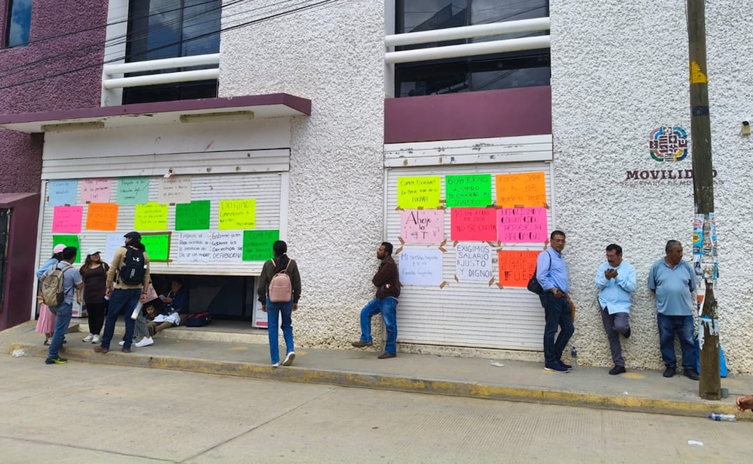Trabajadores de la Semovi tomaron las oficinas en Oaxaca para exigir pago de prestaciones. Foto: Juan Carlos Zavala