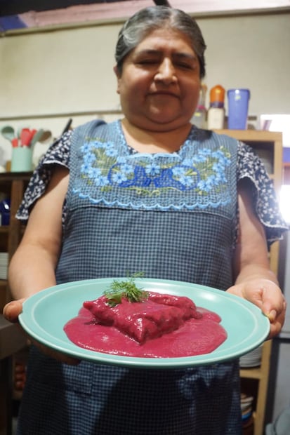 Reyna reconoce que la película de "Barbie" influyó en la alta demanda del mole rosa