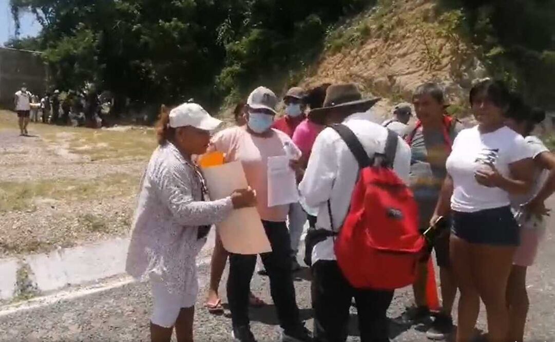 AMLO deja esperando a damnificados, autoridades y productores de Oaxaca que no han recibido apoyos. Foto: Especial