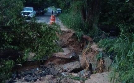 Fuertes lluvias provocan derrumbe carretero entre Río Grande y Juquila, Oaxaca