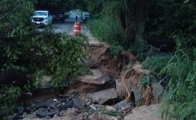 Fuertes lluvias provocan derrumbe carretero entre Río Grande y Juquila, Oaxaca