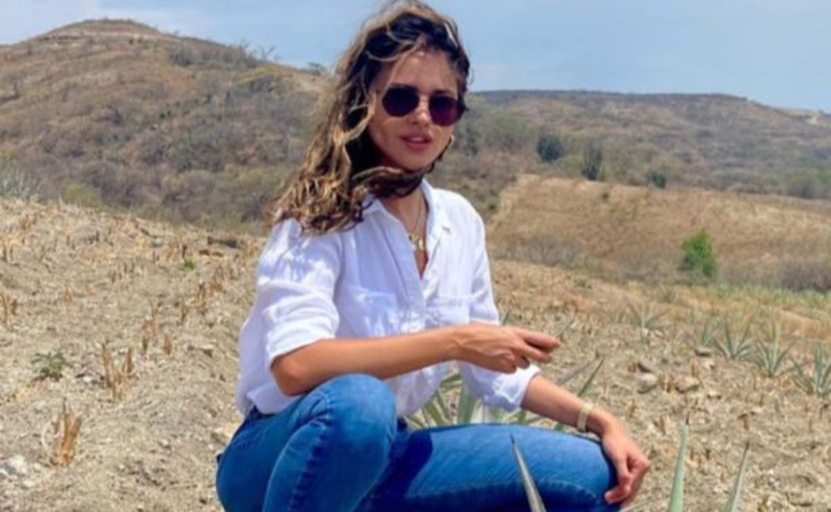 La actriz Eiza González visita Oaxaca para disfrutar del mezcal y hasta aprende a hacer tortillas