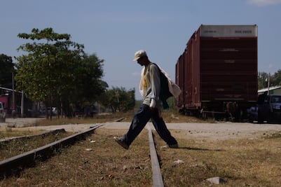 Violencia obliga a migrantes a buscar nuevas rutas a EU