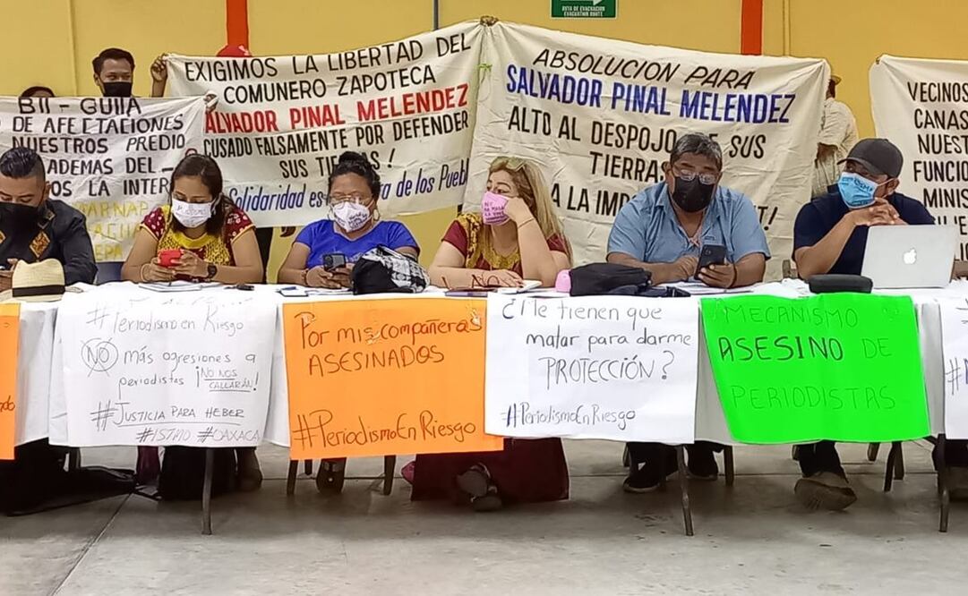 #PeriodismoEnRiesgo: Protestan en Istmo de Oaxaca por falta de justicia en asesinato de comunicadores. Foto: Roselia Chaca