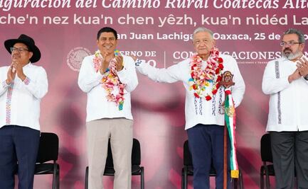 AMLO inaugura camino rural en Oaxaca con inversión de 84 mdp