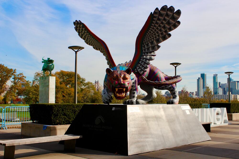 De la Fuente da bienvenida a alebrije a la plaza de la ONU en Nueva York. Foto: Misión de México ONU