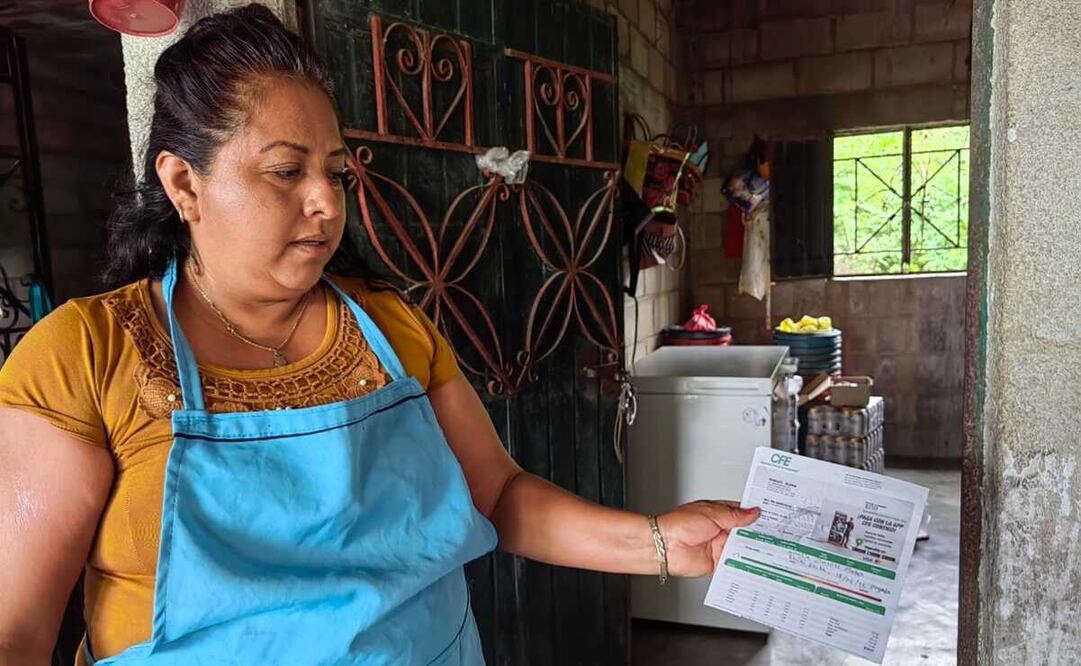 Se "encienden" en Oaxaca las calles de Santa María del Mar, tras 13 años de vivir sin luz. Foto: Roselia Chaca
