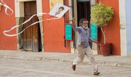 Toledo y los papalotes que voló por los 43 normalistas