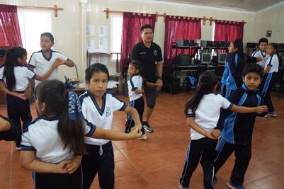 Al ritmo de cumbia también se aprende