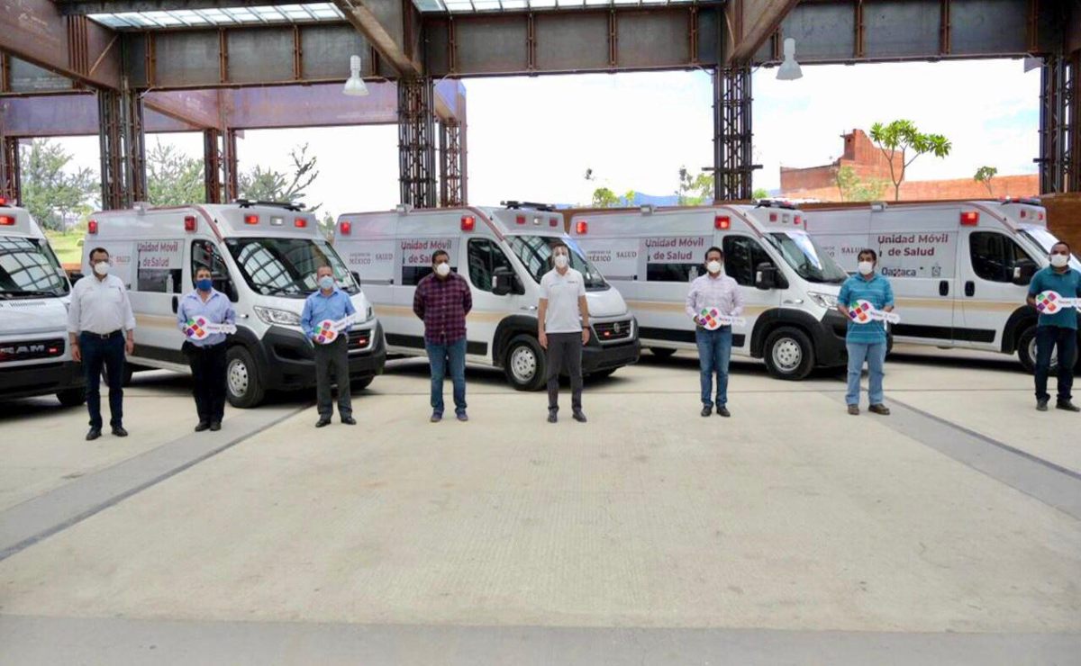 Entrega Murat ambulancias a cinco comunidades de la Cuenca y la Sierra Sur