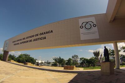Poder Judicial de Oaxaca rechaza restituir plazas de base a grupo de trabajadores