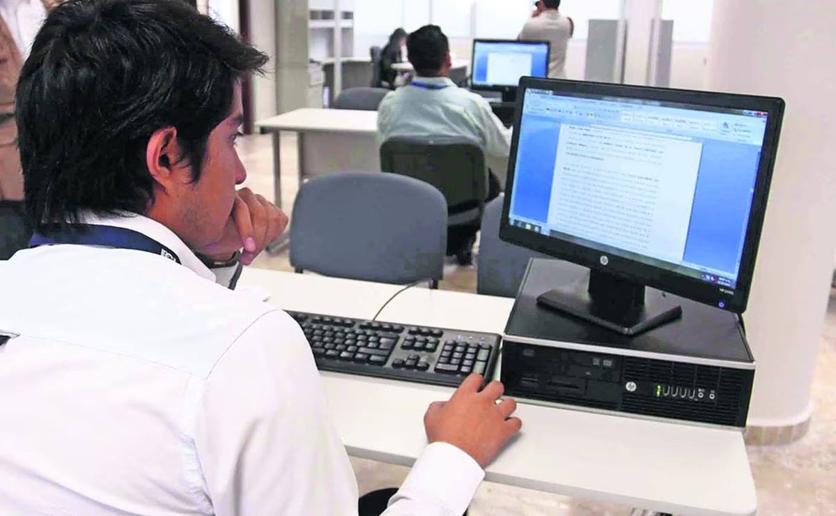 El presidente Andrés Manuel López Obrador propuso que se abra la discusión a empresarios, trabajadores y especialistas de la reforma para reducir de la jornada laboral a 40 horas semanales. Foto: archivo/EL UNIVERSAL