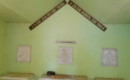 Roban busto histórico del héroe juchiteco General Charis Castro