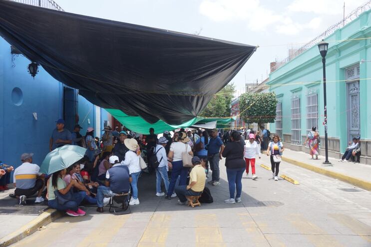Marcha Sección 22 del SNTE en Oaxaca para sumarse a la huelga nacional de la CNTE 