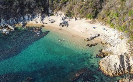 El Violín, una playa pequeña por su tamaño, pero grande por su belleza en la Costa de Oaxaca