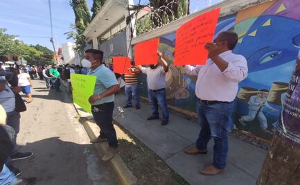 Exigen pobladores de San Martín Peras a titular del INPI cumplir 30km de camino para la Mixteca