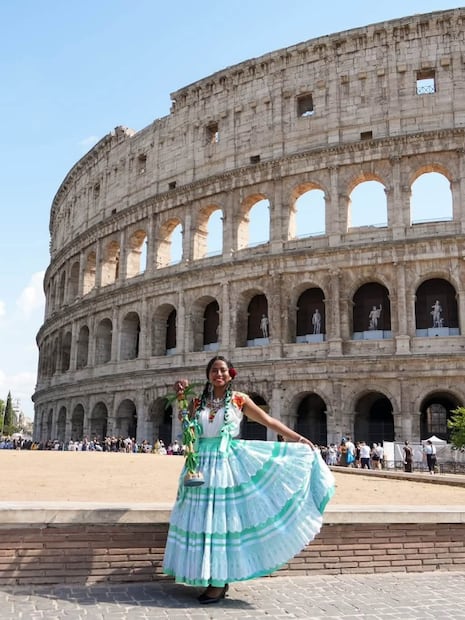 Enid Azucena en el Coliseo romano. Foto: FB@Azucena Torres