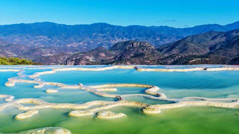 VIDEO: Así se ven las cascadas petrificadas de Hierve el Agua en Oaxaca desde las alturas 