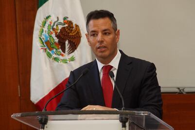 Anuncia Murat nueve  cambios en el gabinete