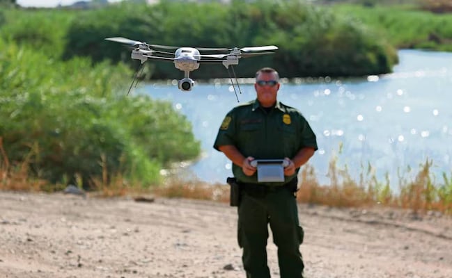 Trump prohíbe drones en la frontera con México; derribarán cualquier unidad de los cárteles con láseres
