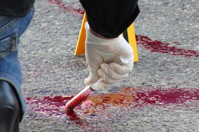 Decapitan a un hombre y matan a otro a balazos