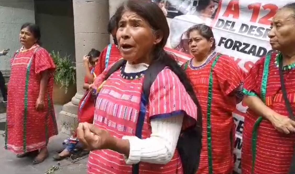 A 8 meses de desalojo del Palacio de Gobierno de Oaxaca, mujeres triquis exigen diálogo a Jara. Captura de video. Edwin Hernández