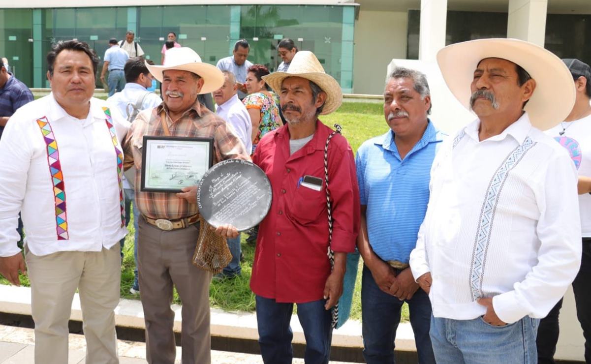 Estos son los pueblos de Oaxaca distinguidos con la presea “Carmen Santiago” por su defensa del agua