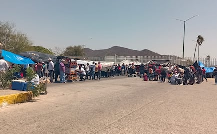 Sección 22 del SNTE bloquea refinería de Pemex en Salina Cruz para evitar distribución de combustible