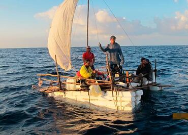 Rescatan marinos a ocho personas en costas de BC y Quintana Roo