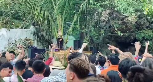 Realizan fiesta masiva en bar de Puerto Escondido, pese a restricciones por Covid-19