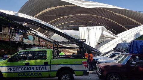 Tiran lluvias parte del techo en nave de la Central de Abasto