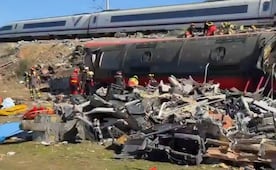 SRE reporta 7 mexicanos heridos en choque de trenes en España; un connacional está desaparecido