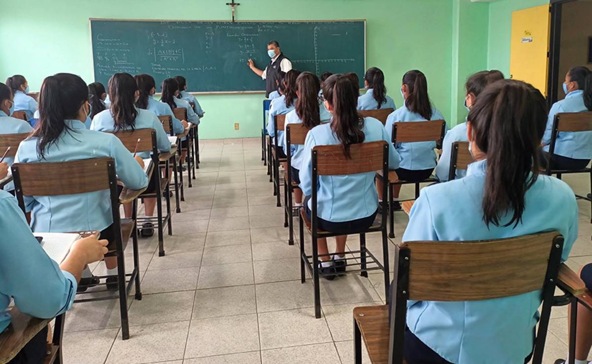 Autobús que volcó en Oaxaca transportaba a niñas de pueblos indígenas que volvían a su internado en Edomex