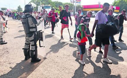 “Minimizan la crisis”: Abandonan autoridades a miles de migrantes que ingresan a Oaxaca en caravana