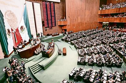 Diputados y senadores se otorgan megabono