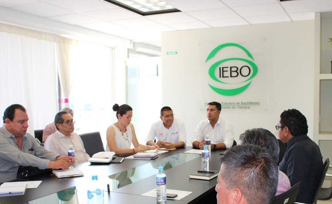 Detienen a director del IEBO en Tamazola, Oaxaca, por la portación de un arma. Foto: Especial