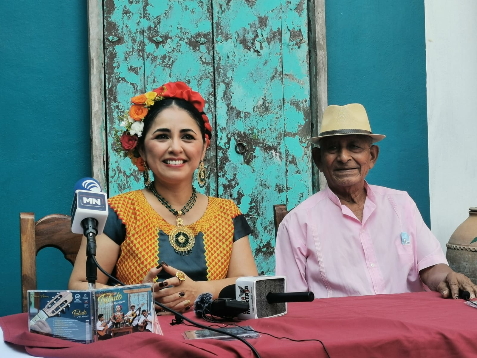 Presenta la cantante oaxaqueña Patricia Alcaraz disco Tributo al Trio Xavizende, agrupación icónica del Istmo